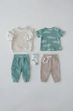 Afbeelding in Gallery-weergave laden, Feetje - T-shirt AOP - You Croc my World