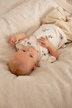 Afbeelding in Gallery-weergave laden, Feetje - T-shirt AOP - Sssiesta