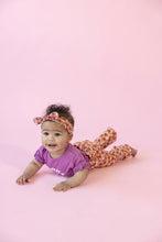 Afbeelding in Gallery-weergave laden, Feetje - Flare broek AOP - Love Peace Aloha