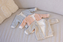 Afbeelding in Gallery-weergave laden, Feetje Vestje gebreid - The Knits