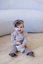 Afbeelding in Gallery-weergave laden, Feetje Flare broek AOP - Better Together