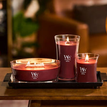Afbeelding in Gallery-weergave laden, WoodWick Rouge Oud Ellipse Candle
