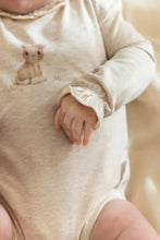 Afbeelding in Gallery-weergave laden, Little Dutch - Romper lange mouw beige met ruches