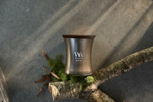 Afbeelding in Gallery-weergave laden, WoodWick Melanite Mist - Warm Gunmetal Metal Collection