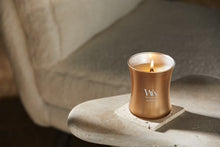 Afbeelding in Gallery-weergave laden, WoodWick Volcanic Orris - Copper Metal Collection