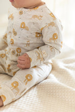 Afbeelding in Gallery-weergave laden, Little Dutch - Pyjama Winter 2026 Éen-delige Pyjama Safari Lion Vanilla melee
