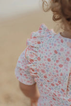 Afbeelding in Gallery-weergave laden, Little Dutch - Badpak met korte mouwen Dreamy Flowerfield
