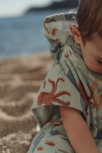 Afbeelding in Gallery-weergave laden, Little Dutch - Strand poncho Ocean World Multicolour