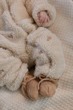 Afbeelding in Gallery-weergave laden, Little Dutch - Newborn Winter W26 Teddy boxpak Sand Flowers