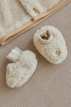 Afbeelding in Gallery-weergave laden, Little Dutch - Newborn Winter W26 Teddy slofjes Sand Paws