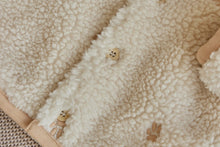 Afbeelding in Gallery-weergave laden, Little Dutch - Newborn Winter W26 Teddy vestje Sand Paws