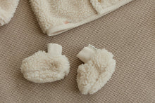 Afbeelding in Gallery-weergave laden, Little Dutch - Newborn Winter W26 Teddy slofjes Sand Flowers