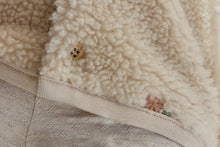 Afbeelding in Gallery-weergave laden, Little Dutch - Newborn Winter W26 Teddy vestje Sand Flowers