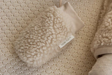 Afbeelding in Gallery-weergave laden, Little Dutch - Newborn Winter W26 Teddy wantjes Sand Paws