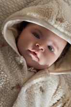 Afbeelding in Gallery-weergave laden, Little Dutch - Newborn Winter W26 Teddy vestje Sand Flowers