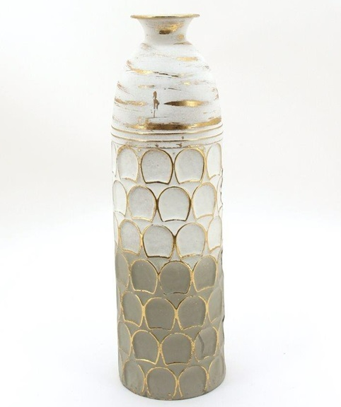 Mansion - White with cream metal vase scales L